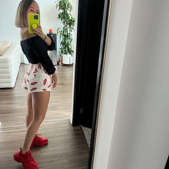 Meet your Posher, Sunny - Picture 14 of 17